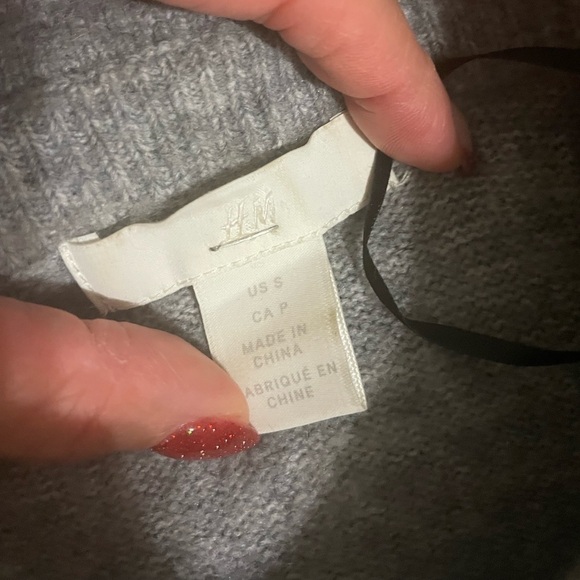 H&M Grey collared sweater with pearl design size Small - Picture 7 of 10